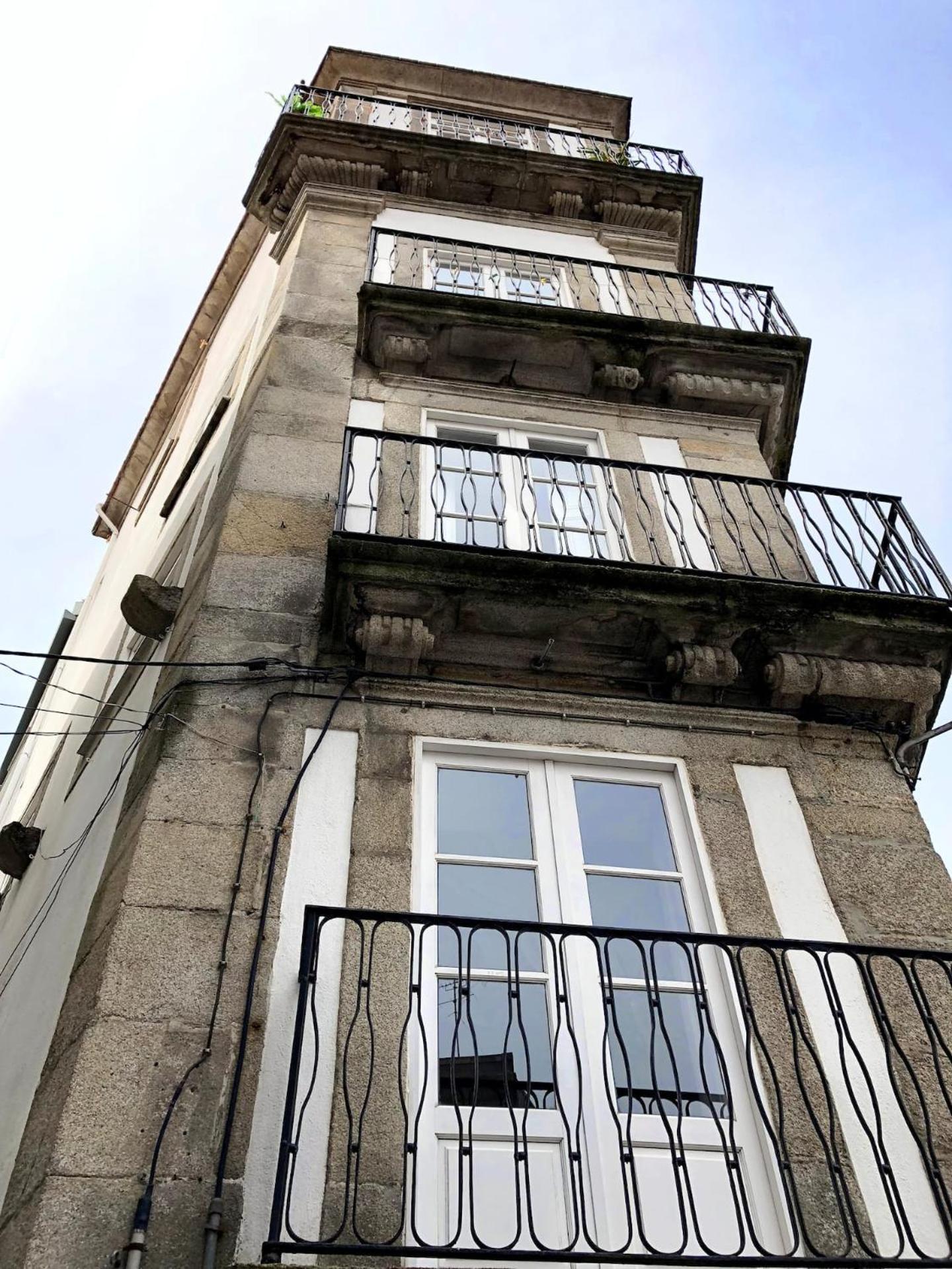 Сasa de vacaciones Light & Airy Historic Centre House With Balconies
